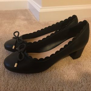 NWT Kelly and Katie Black Scallop Edge Heel Size 7